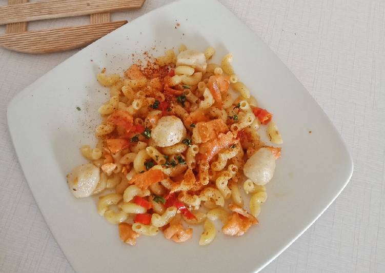 Cara memasak Macaroni Salmon Aglio Olio enak