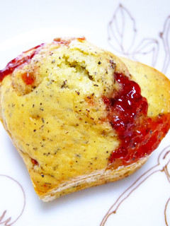 A picture of Black Tea and Strawberry Jam Cupcake.