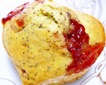 Easy Fast Cooking Black Tea and Strawberry Jam Cupcake Restaurant Style