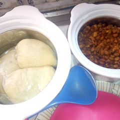 A picture of Sakwara with beans.