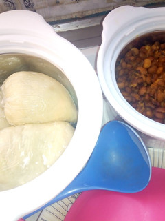A picture of Sakwara with beans.