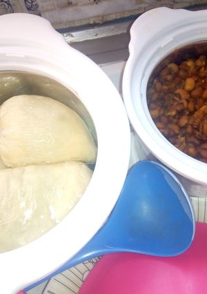 A picture of Sakwara with beans.
