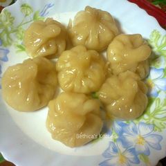 A picture of Chicken Momos.