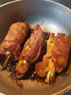 Una foto de Rollito de cerdo con verduras