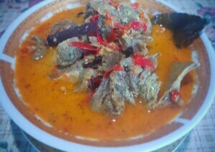 Gulai pedas daging rusa