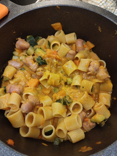 Una foto de Pasta de calabaza y calabacín