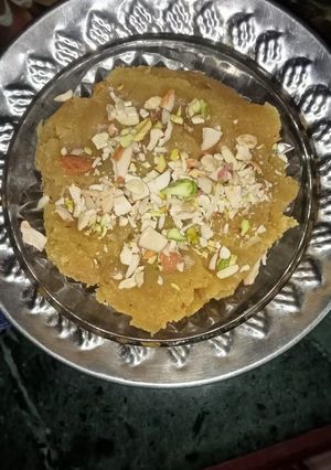 मूंग दाल का हलवा (Moong dal ka halwa recipe in hindi) रेसिपी मुख्य फोटो