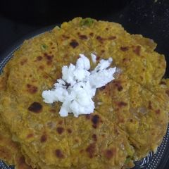 A picture of Missi Roti.
