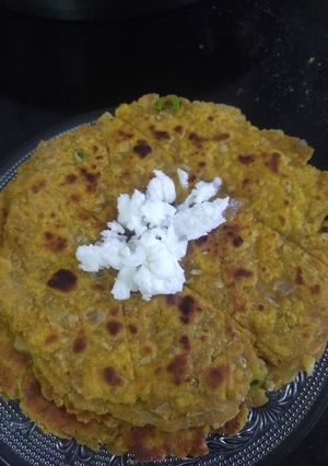 A picture of Missi Roti.