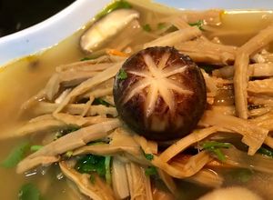 Hình của món Canh măng khô nấu chay.