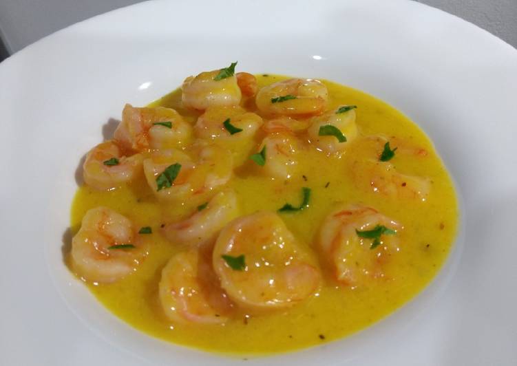 Camarones cocidos en leche de coco y especias del medio oriente