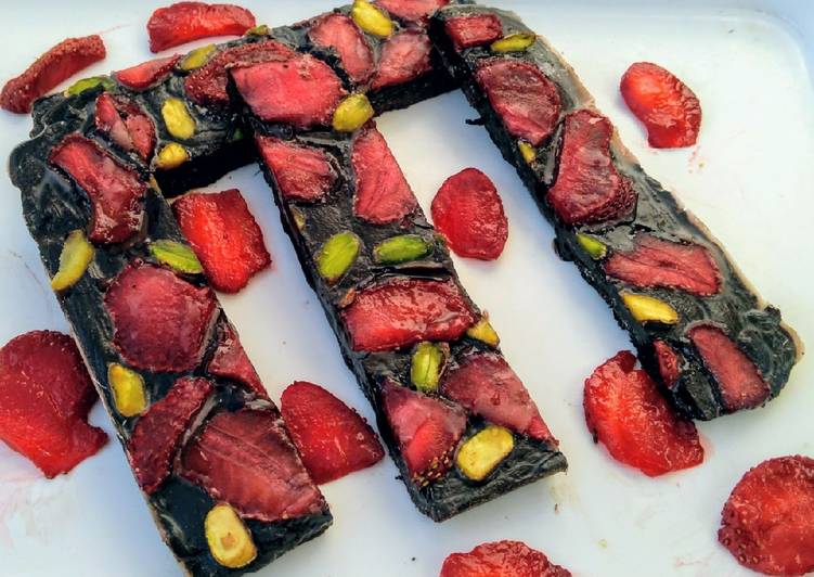 Simple Way to Prepare Perfect Strawberry chocolate bar
