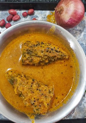 मसाल्याची भरली कारली(अजिबात कडू न लागणारी) (masalychi bharali karali recipe in marathi) रेसिपी चे मुख्य फोटो