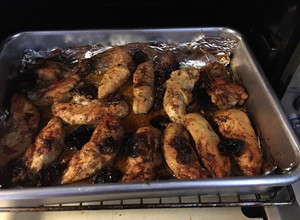 Una foto de Filetes de Pollo en Mermelada de Durazno y Tomates en Oliva
