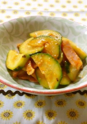 A picture of Fried Zucchini with Pizza Sauce.