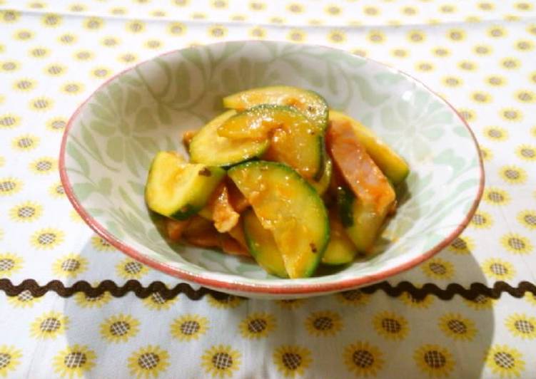 Easy Recipe: Appetizing Fried Zucchini with Pizza Sauce