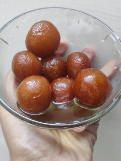 ગુલાબ જાંબુ (Gulab Jamun Recipe In Gujarati) રેસીપી મુખ્ય ફોટો