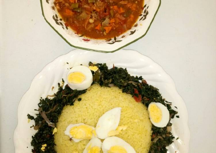 Curry rice with spinach and cArrots sauce