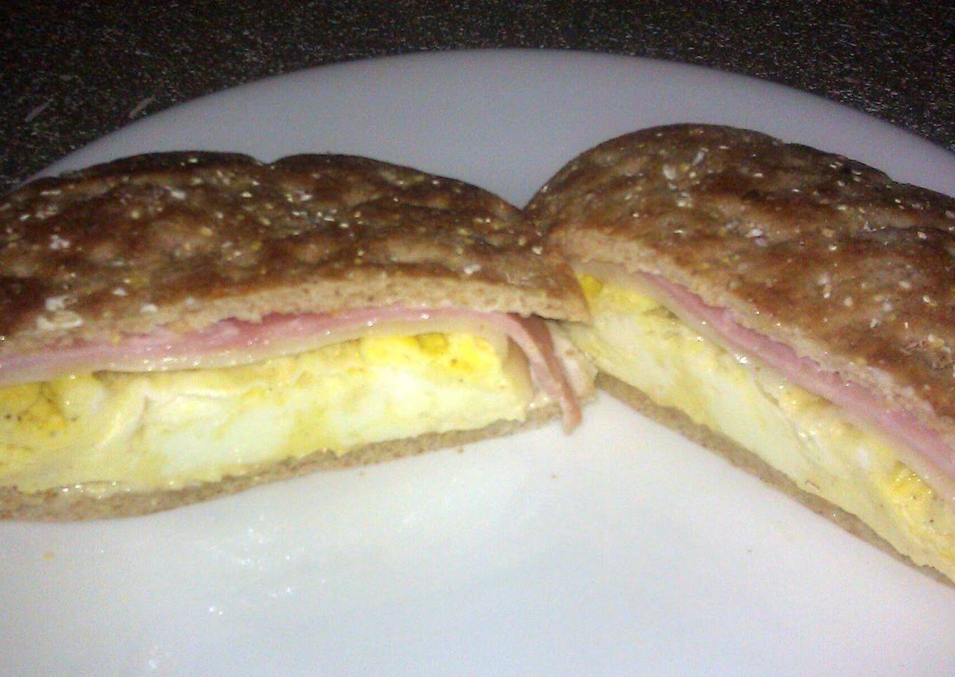 Rick's Quick 2 Minute  Breakfast Sandwich (kid friendly)