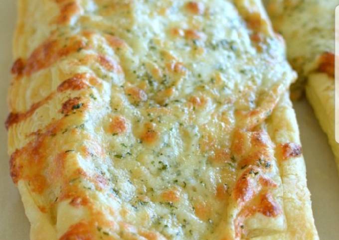 Step-by-Step Guide to Make Super Quick Homemade Puff Pastry Cheesy Garlic Bread