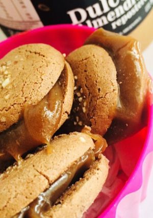 Una foto de Macarons con dulce de leche de almendras