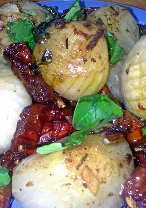 A picture of Sig's sun-dried tomato and onion bake.