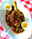 Codillo de cordero con baharati, kabsa y champiñones