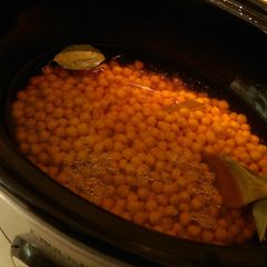 A picture of Slow cooked garbanzo beans (for hummus).