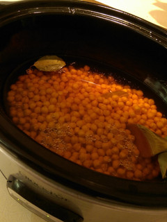 A picture of Slow cooked garbanzo beans (for hummus).