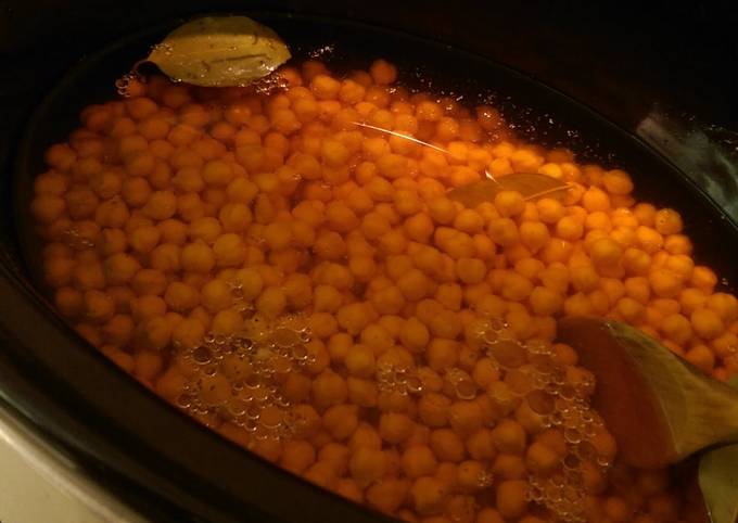 Slow cooked garbanzo beans (for hummus)