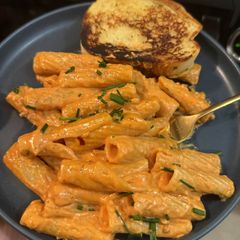 A picture of Creamy Rigatoni.