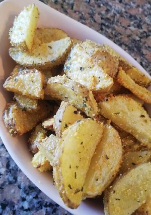 Una foto de Papas rústicas 🍟🥔
