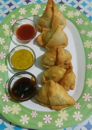 समोसा (Samosa recipe in hindi) रेसिपी मुख्य फोटो