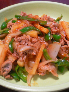 A picture of Stir-Fried Pork and Potato with Ketchup Sauce.