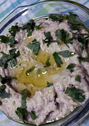 A picture of Pam's Mutabbal/Eggplant dip (my version)....