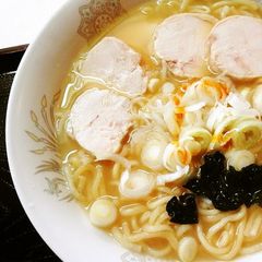 A picture of Chicken Ham, and Ra-yu Salt Ramen.