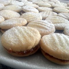 A picture of Alfajores (Peruvian style).