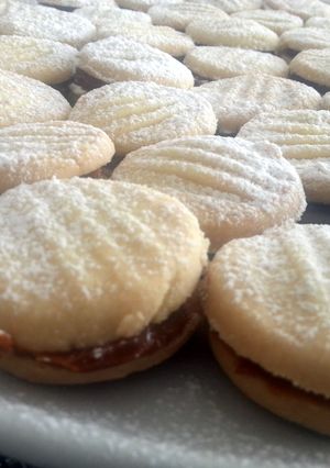 A picture of Alfajores (Peruvian style).