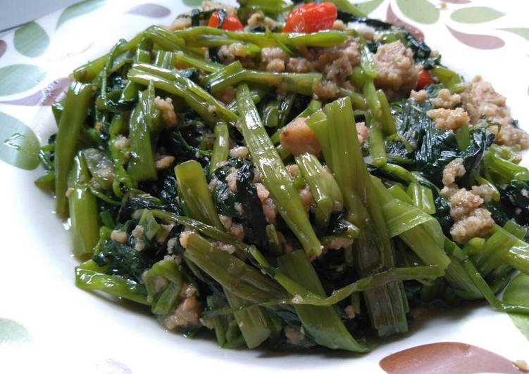 Tumis kangkung oncom