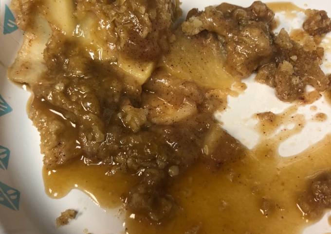 Apple Crisp with Caramel Sauce