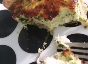 Une photo de Quiche aux legumes d'été piment de cayenne frais 🌶️