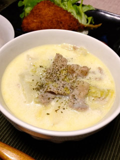 A picture of Creamy Milk Soup with Chinese Cabbage and Pork.