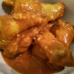 A picture of Garlic Sriracha Chicken Wings.