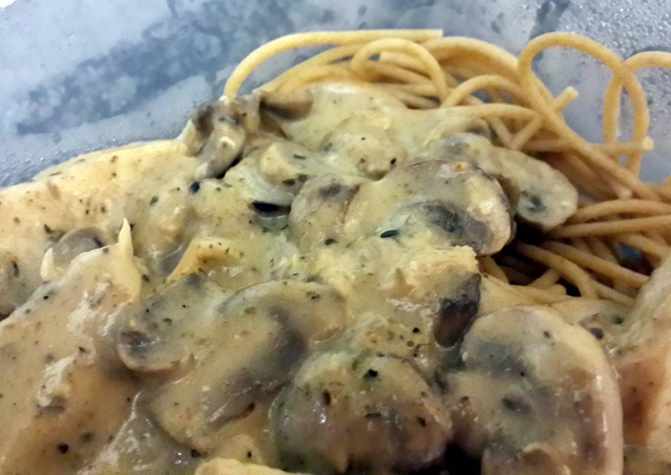 Pasta with Chicken,mushroom and GARLIC sauce