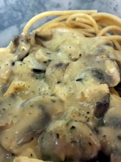 A picture of Pasta with Chicken,mushroom and GARLIC sauce.