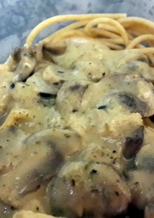 A picture of Pasta with Chicken,mushroom and GARLIC sauce.