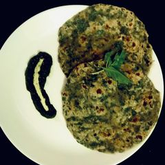 A picture of Spinach Paratha.
