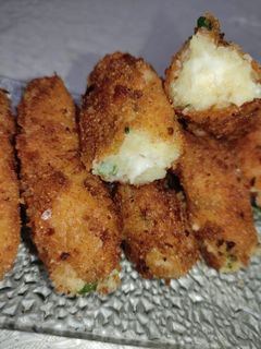 صورة لوصفة اصابع البطاطا بالجبن كمقبلات لرمضان 😋