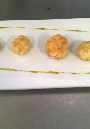 Una foto de Bolitas de pollo con hierbas