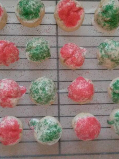 A picture of Italian Wedding Cookies.